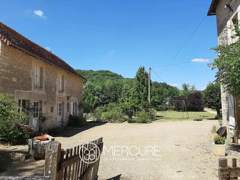 Montbard, Bourgogne-Franche-Comté, France. - Photo 17