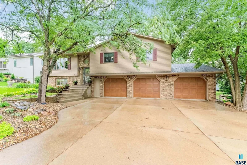 317 E Aspen Dr, Sioux Falls, SD 57105, Sioux Falls, South Dakota, United States. - Photo 27