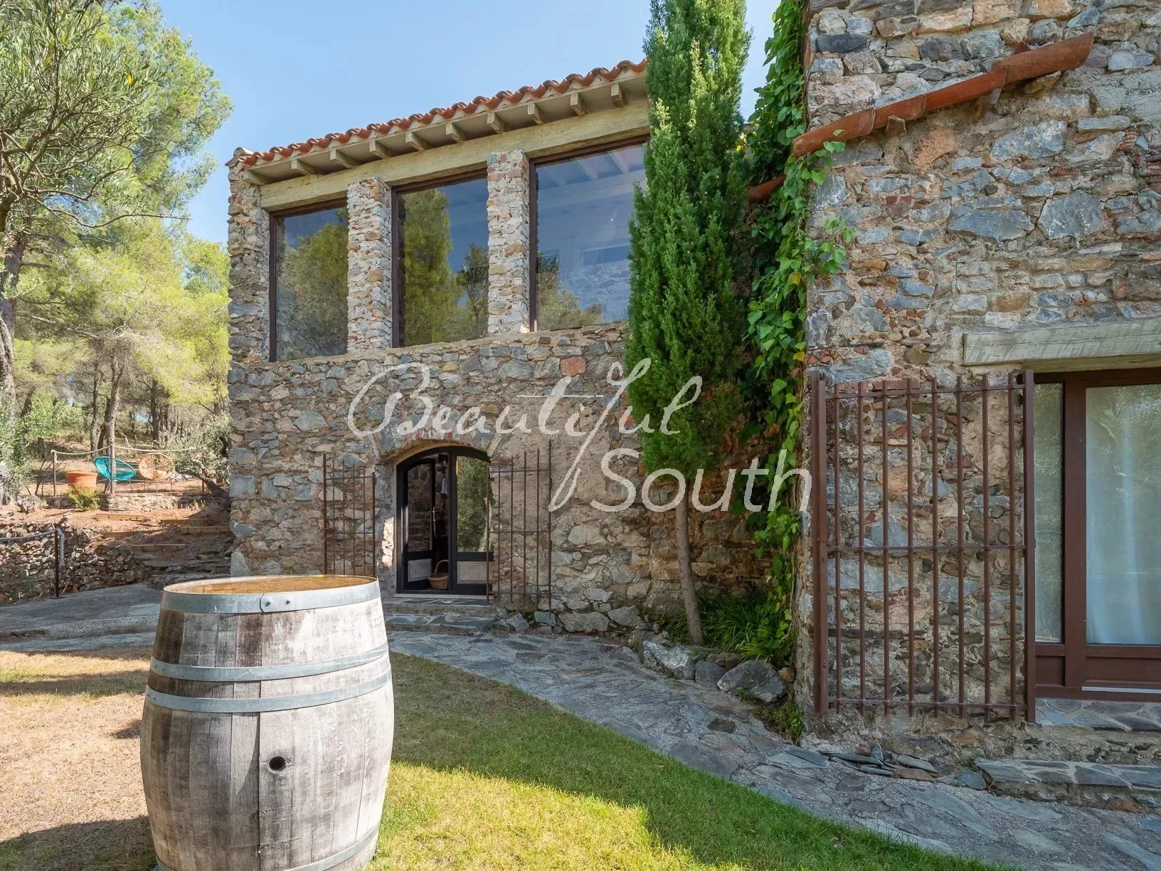 Exterior photo 7