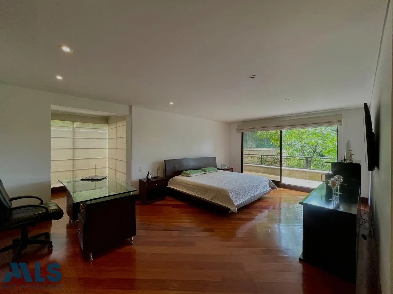 Gallery photo 4