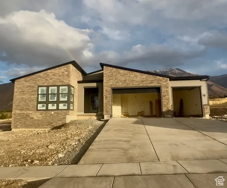 Single Family Residence in Elk Ridge