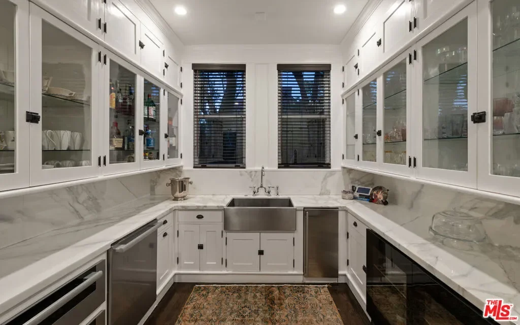 601 S Windsor Boulevard, Los Angeles, California, United States. - Photo 28