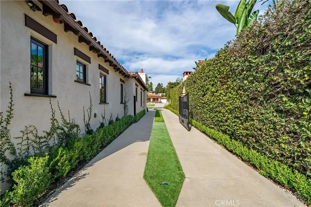 2460 Cumberland, San Marino, California, United States. - Photo 36