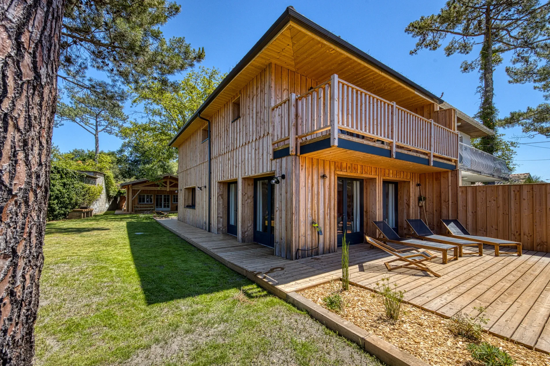 Exterior photo 2