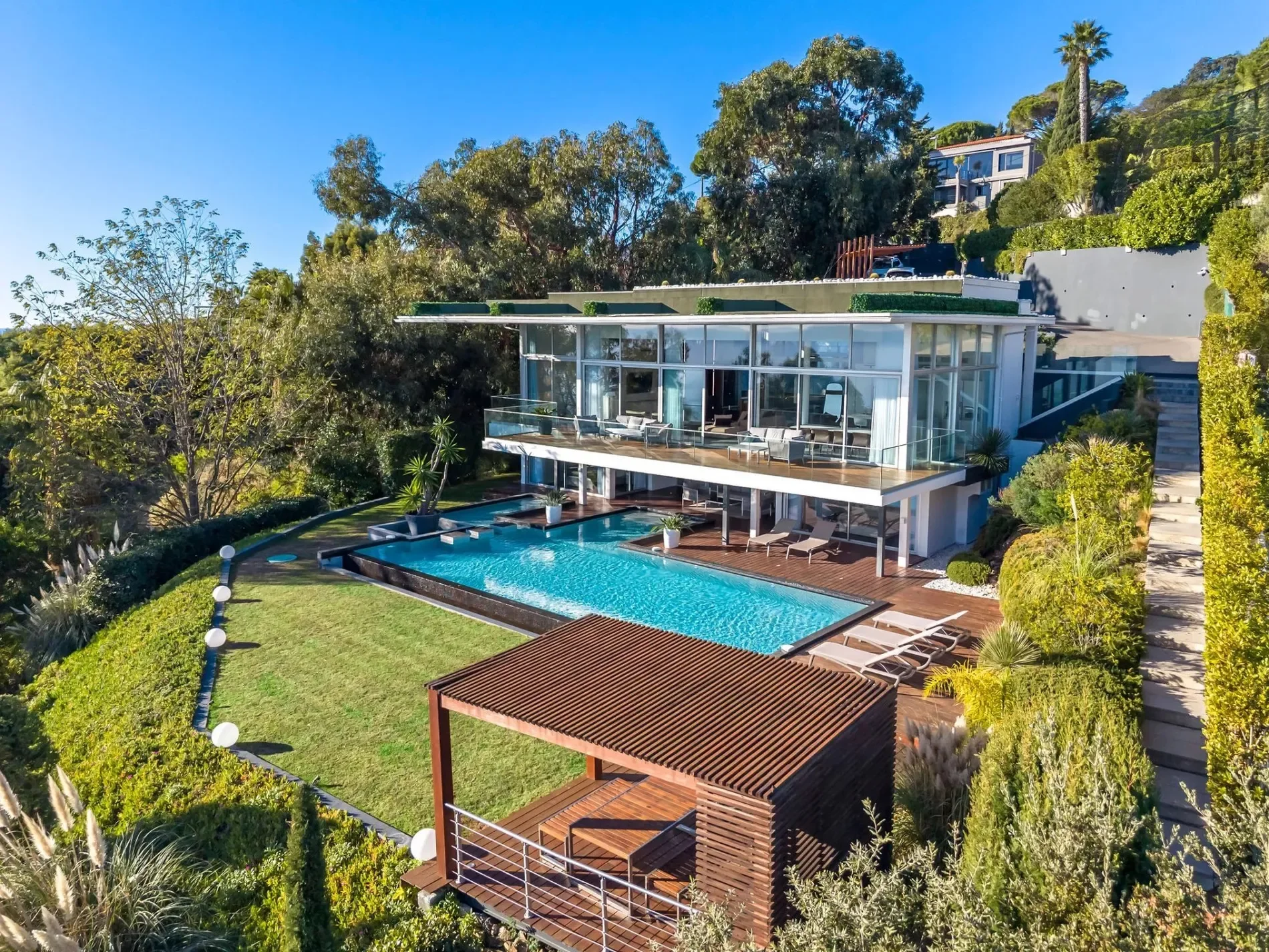 Exterior photo 4