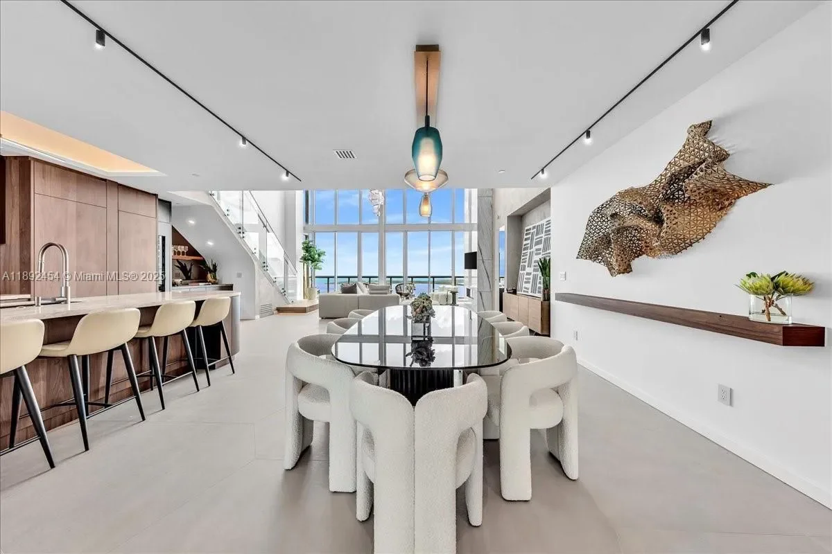 888 Biscayne Blvd #PH 5704, Miami, FL 33132, Miami, Florida, United States. - Photo 24