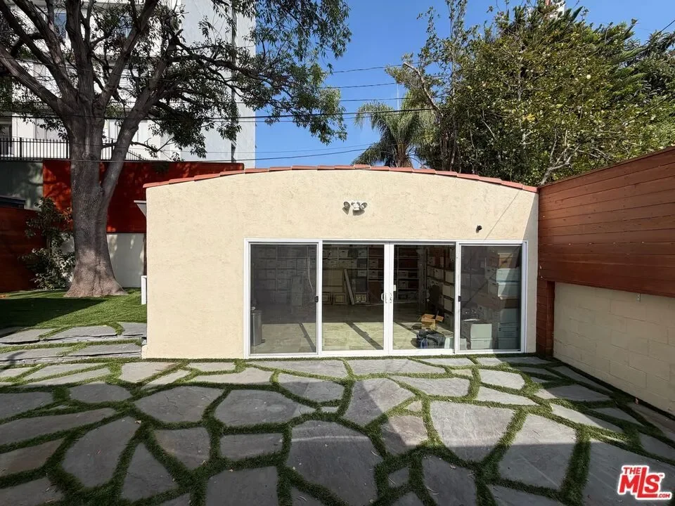 9037 Elevado Street, Los Angeles, California, United States. - Photo 32