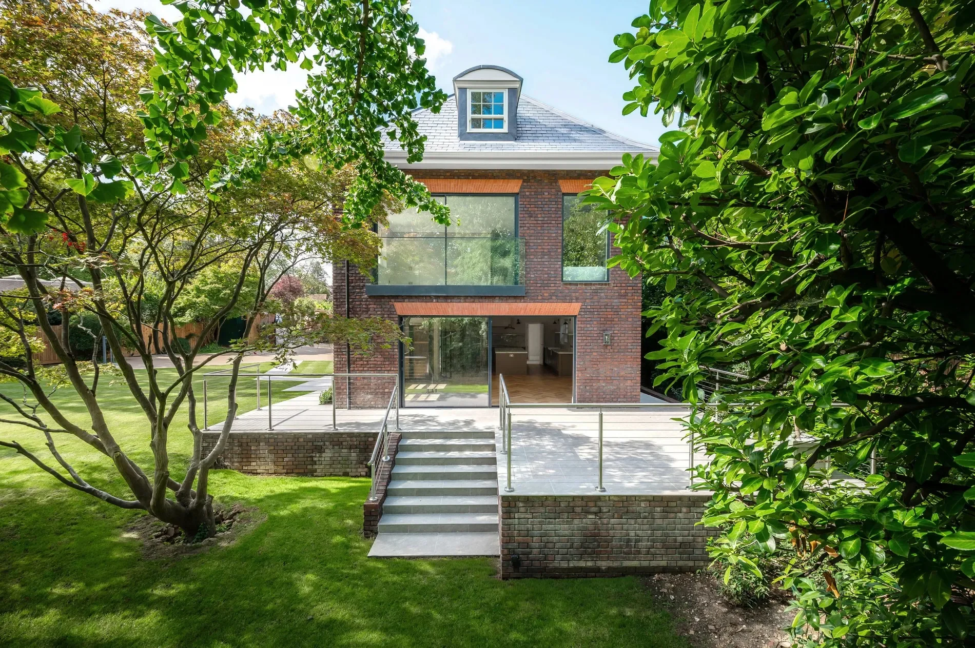 Exterior photo 3