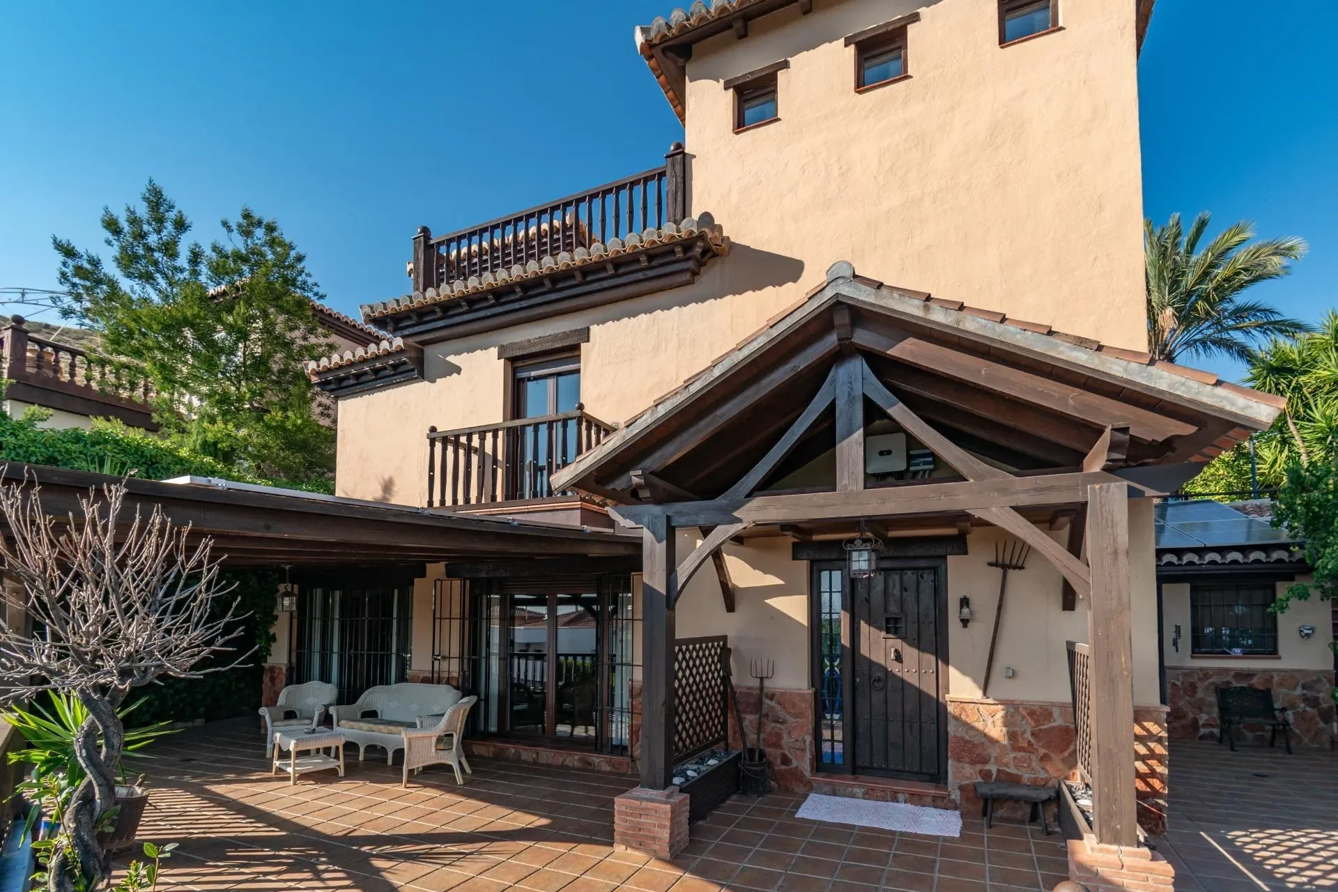Exterior photo 5