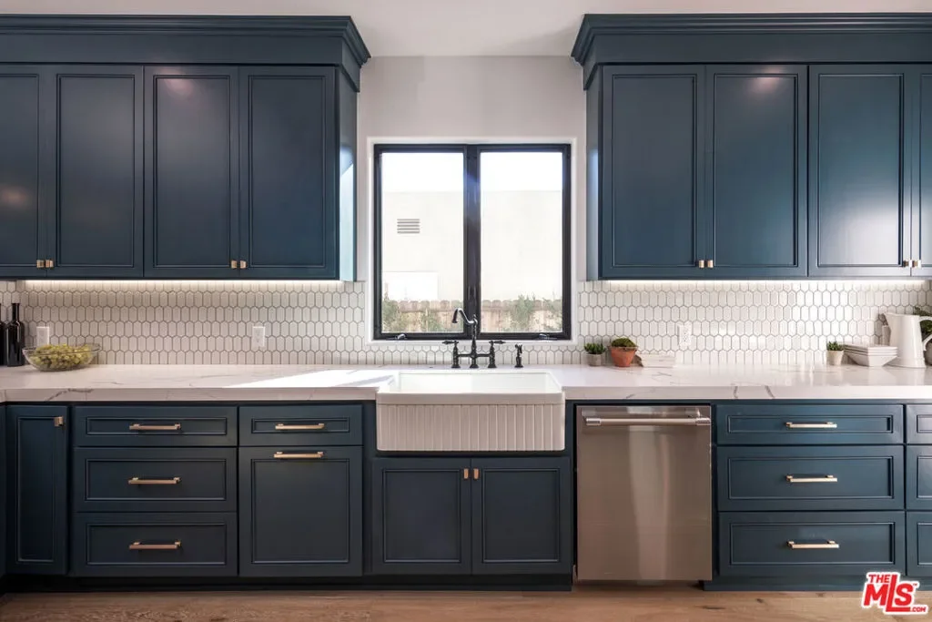 913 S Mullen Avenue, Los Angeles, California, United States. - Photo 17