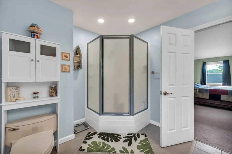 32 Cameron Drive, Bristol, Connecticut, United States. - Photo 16