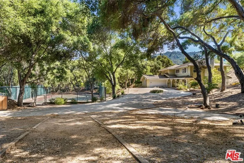 730 Crater Camp Drive, Hidden Hills, California, United States. - Photo 9