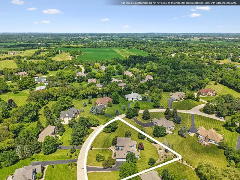 6605 Oakwood Manor Drive, Crystal Lake, Illinois, United States. - Photo 64