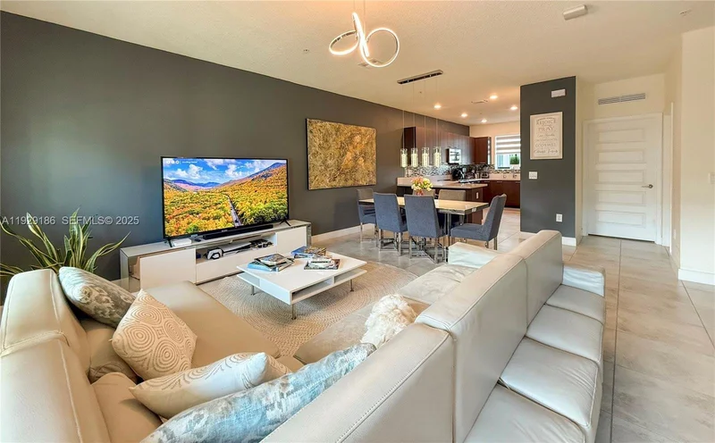 4654 NW 84th Ave, Miami Springs, Florida, United States. - Photo 14