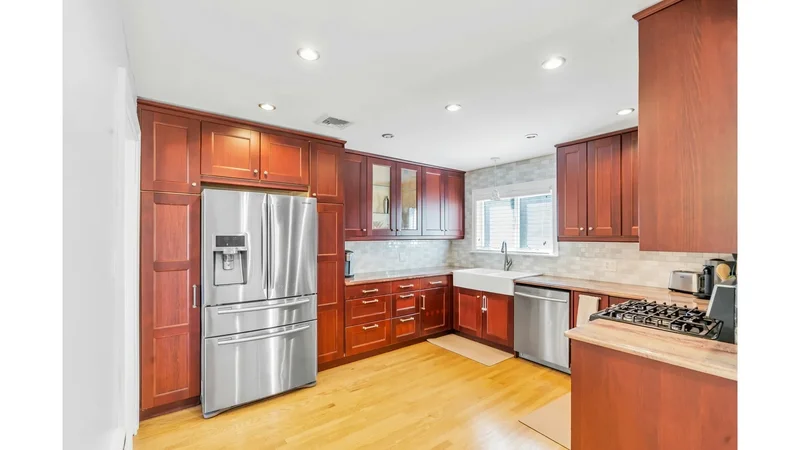 18 Haypath Road, Bethpage, New York, United States. - Photo 15