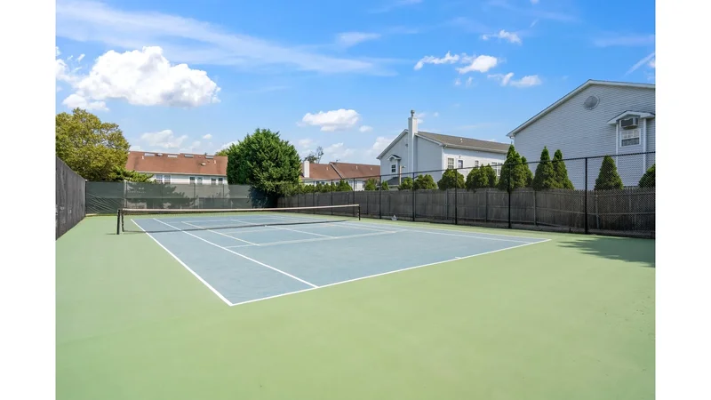 37 Stratford Green, West Babylon, New York, United States. - Photo 2
