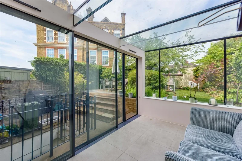 4 bedroom House for sale in London