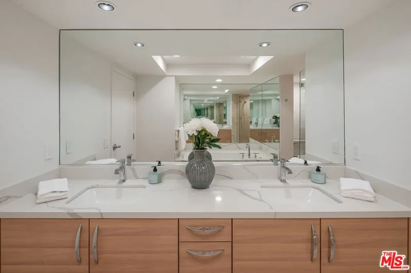 13650 Marina Pointe Drive 403, Marina del Rey, California, United States. - Photo 20