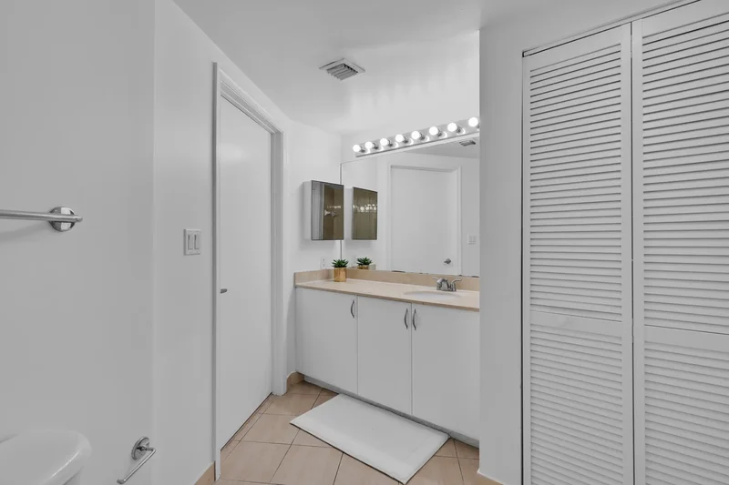 1750 N Bayshore Dr Unit# 1602, Miami, FL 33132, Miami, Florida, United States. - Photo 25