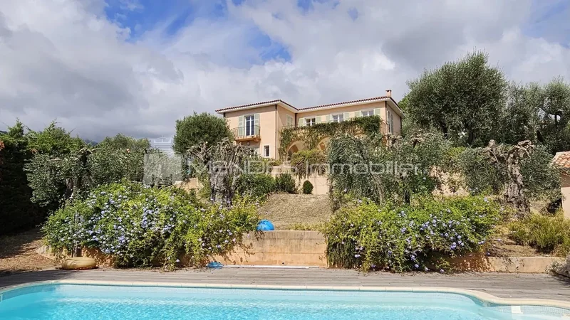 DAZZLING VILLA IN THE MADONE DISTRICT OF MENTON