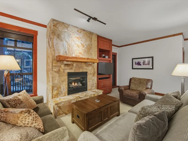 2202 Gondola Way 221, Whistler, British Columbia, Canada. - Photo 16