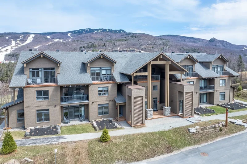 2020 Allée du Val-de-Bagnes 101, Mont-Tremblant, Quebec, Canada. - Photo 32