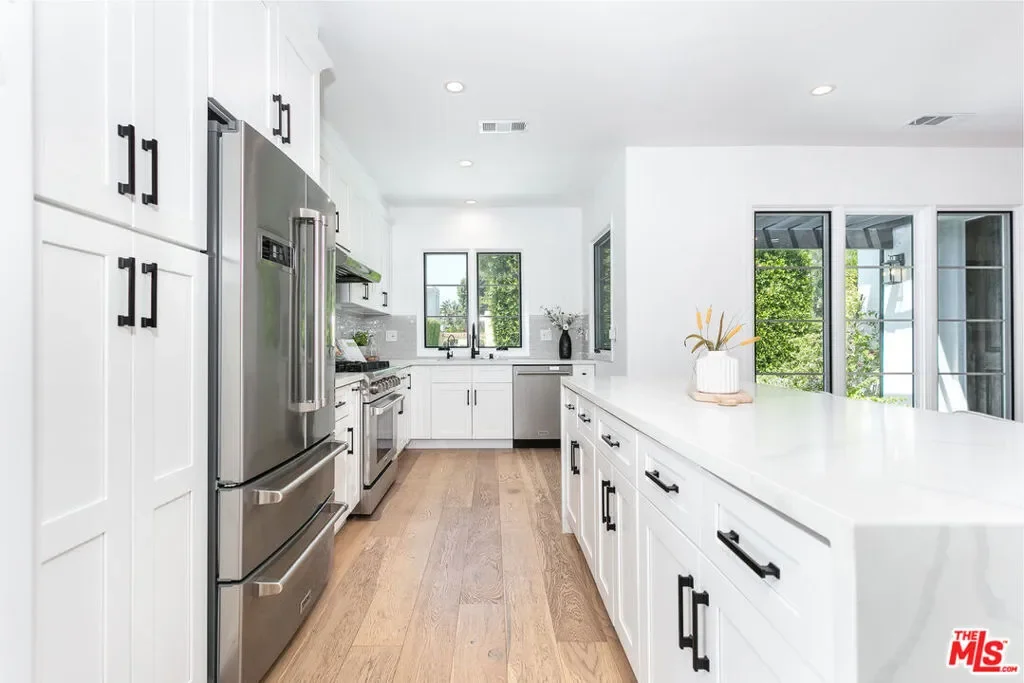 732 N Cherokee Avenue, Los Angeles, California, United States. - Photo 4