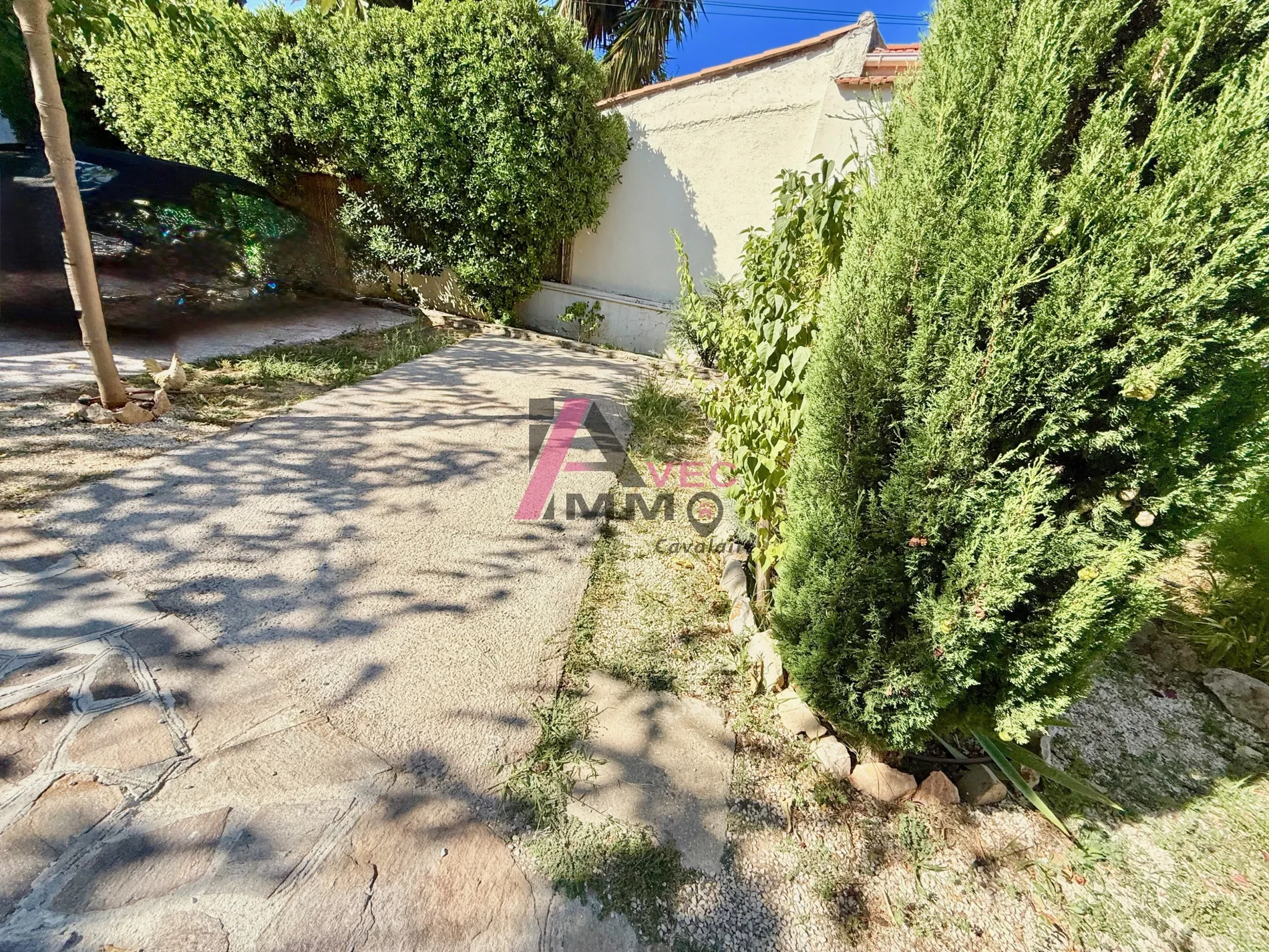 Exterior photo 5