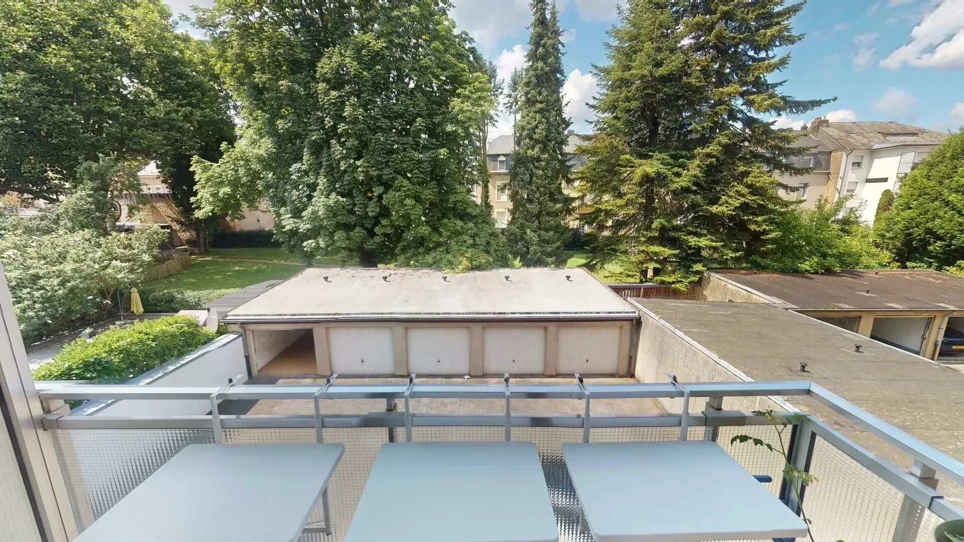 Exterior photo 1