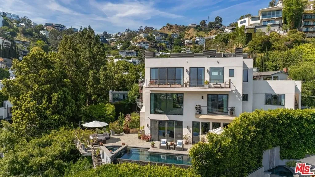 1573 Sunset Plaza Drive, Los Angeles, California, United States. - Photo 16
