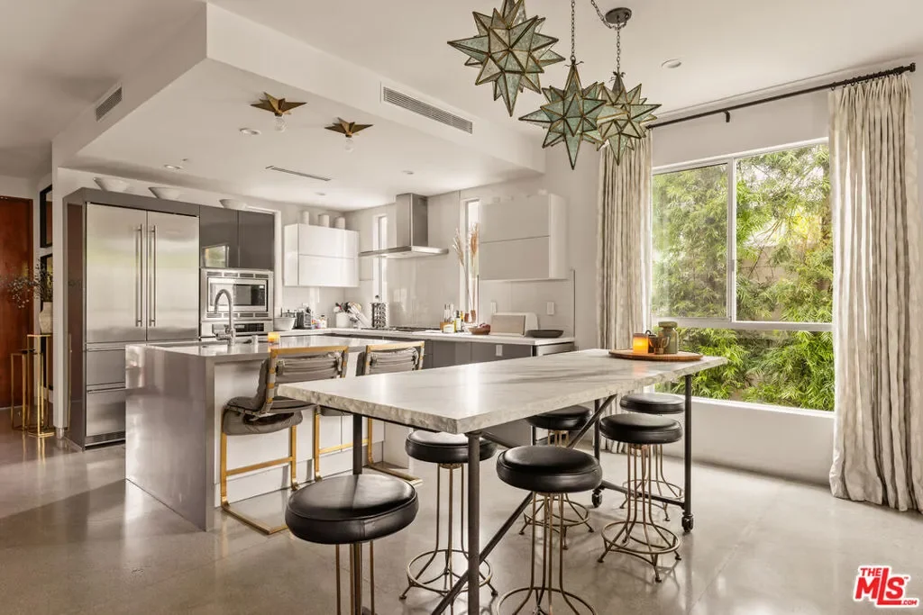 8512 Hargis Street, Los Angeles, California, United States. - Photo 17