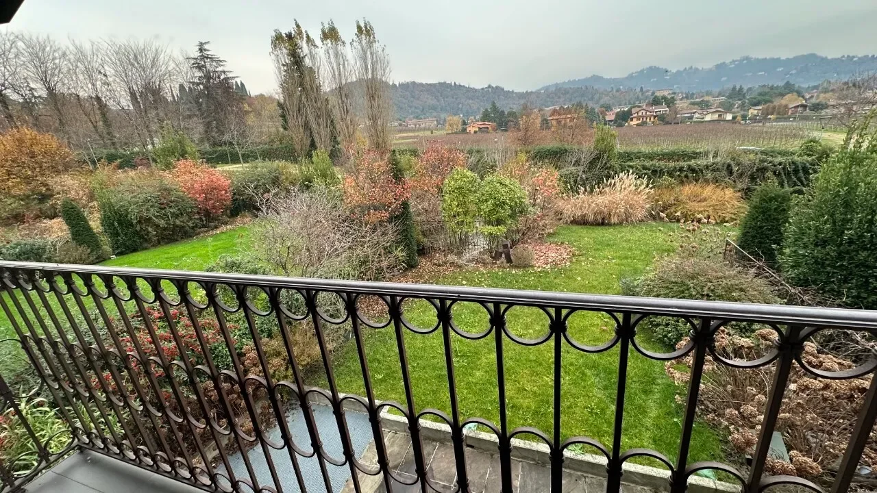 Mozzo, Lombardy, Italy. - Photo 5