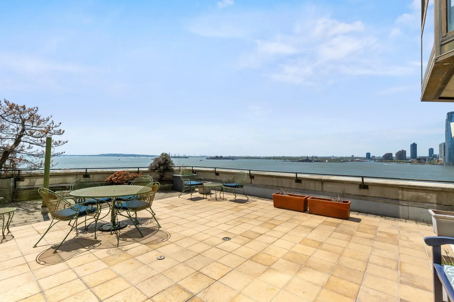 Liberty Terrace, 380 RECTOR PL, New York, New York, United States. - Photo 5