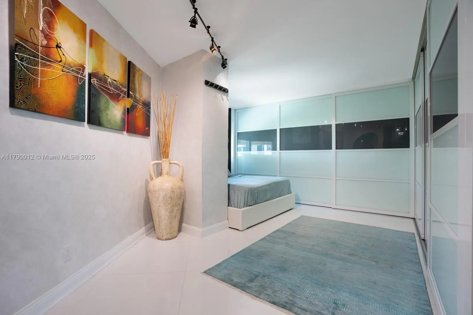 300 S Pointe Dr, Miami Beach, Florida, United States. - Photo 7