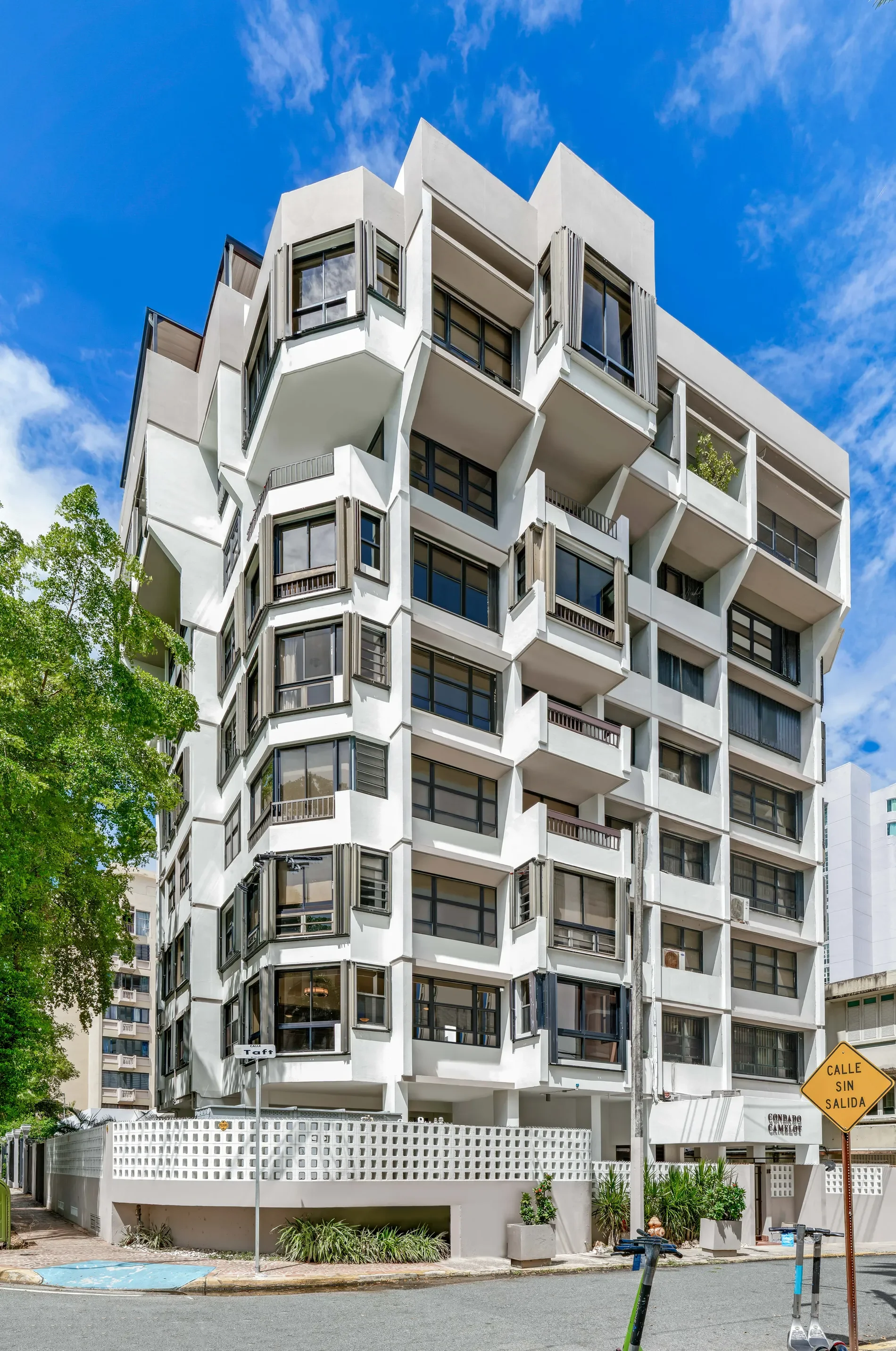 Exterior photo 1