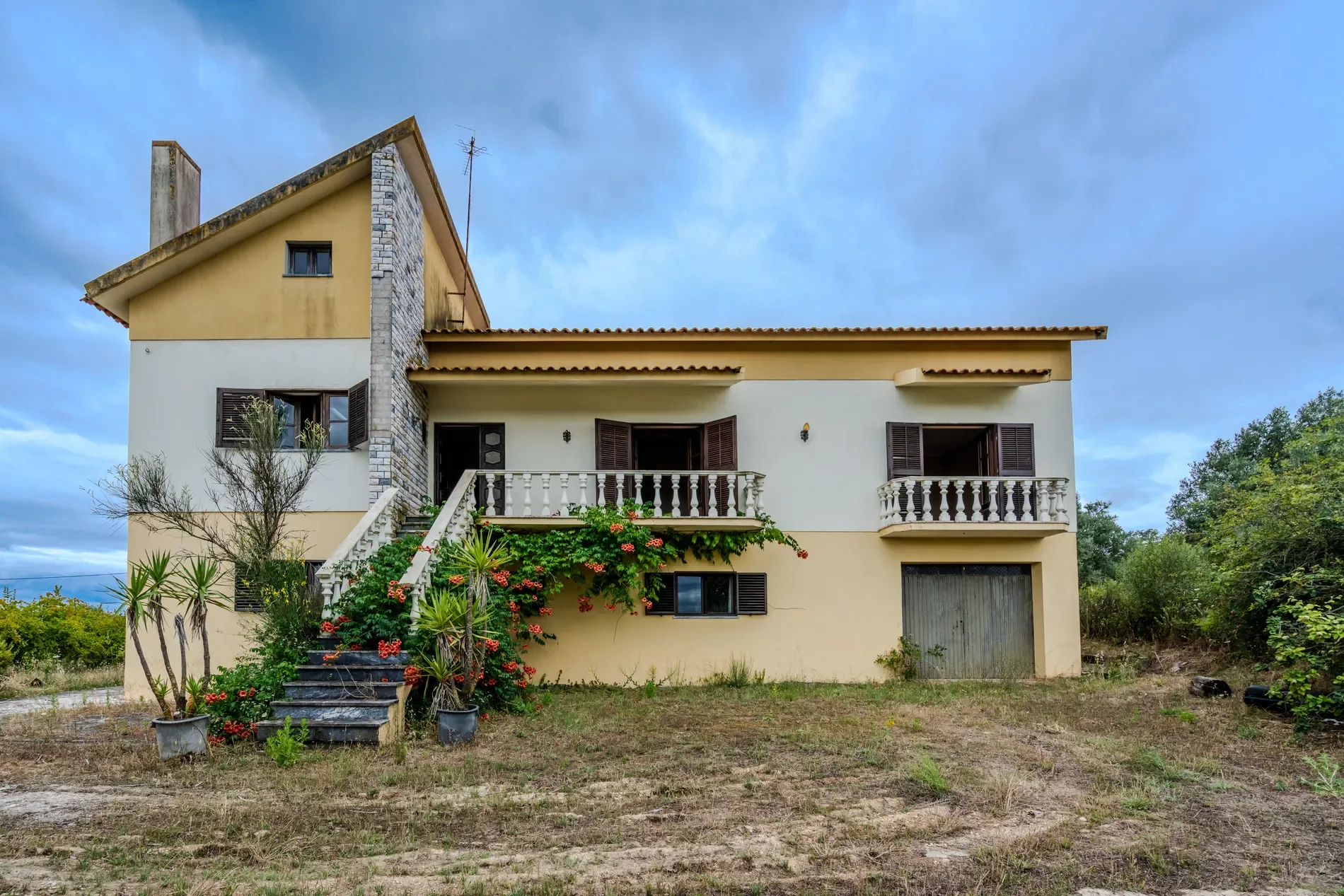 Exterior photo 5