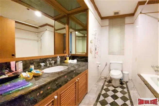 Baan Chaopraya Condominium - 2 Bed Quality Riverside Condo for Sale Close to Icon Siam and BTS
