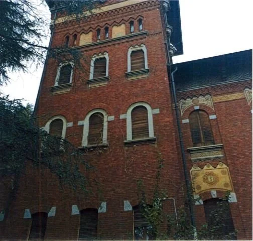 Exterior photo 4