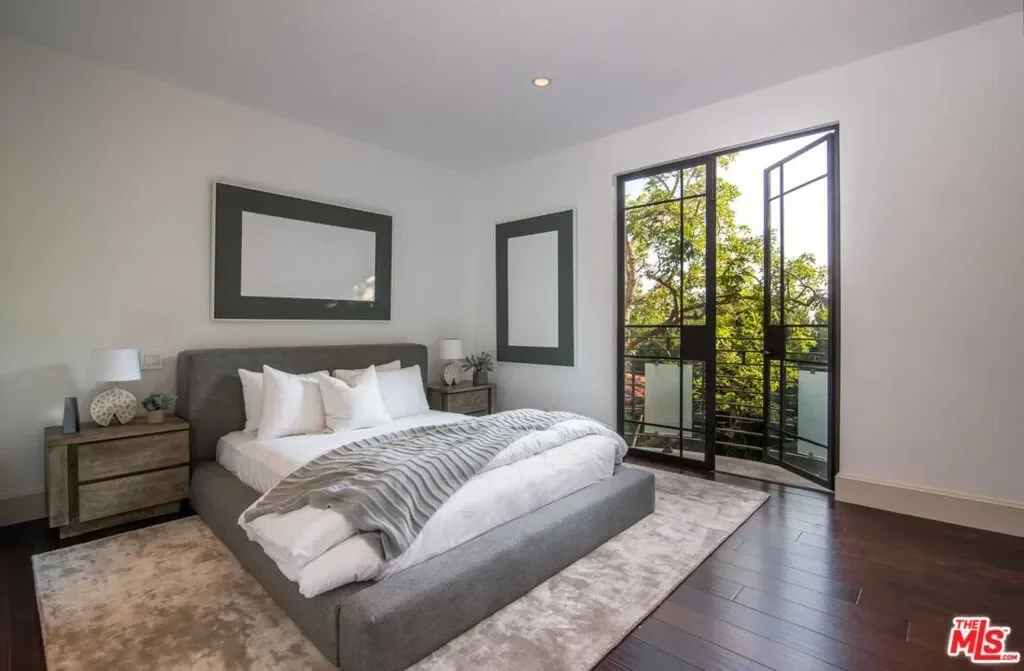 7801 Hillside Avenue, Los Angeles, California, United States. - Photo 11