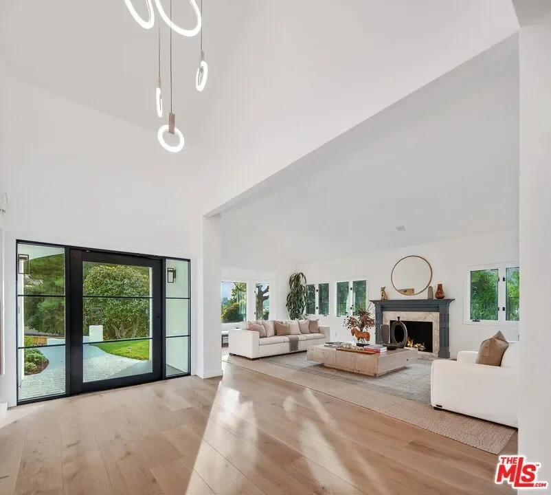 4050 Clarinda Drive, Los Angeles, California, United States. - Photo 9