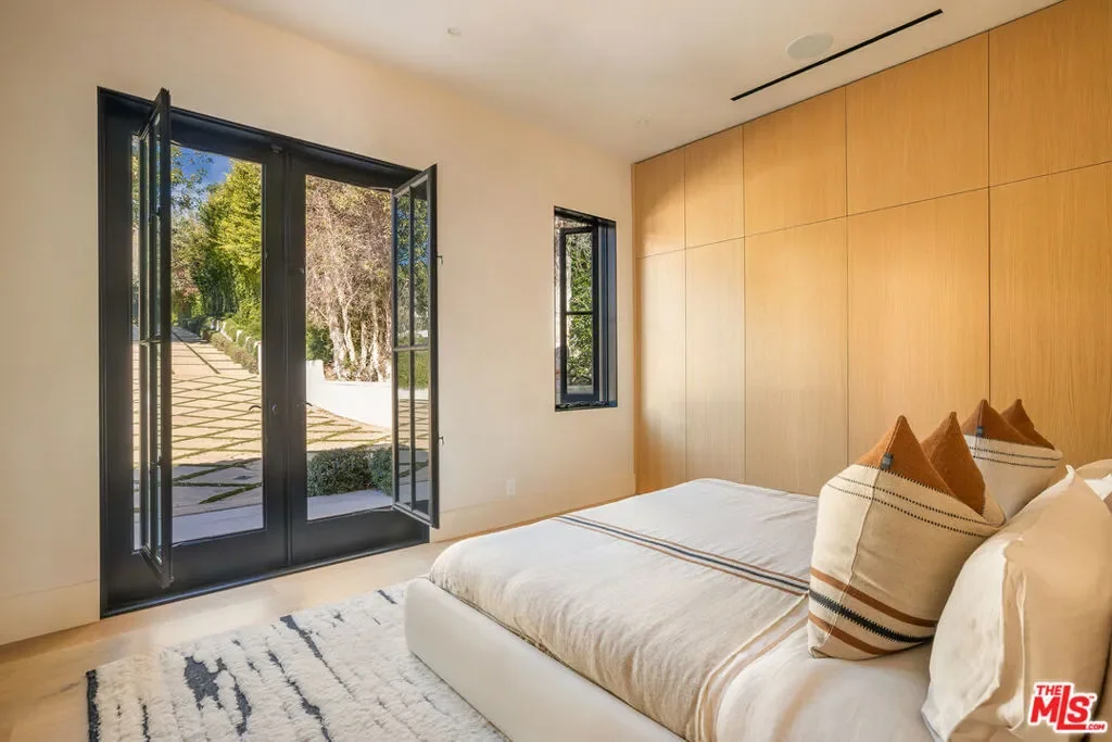 24824 Pacific Coast Highway, Malibu, California, United States. - Photo 18