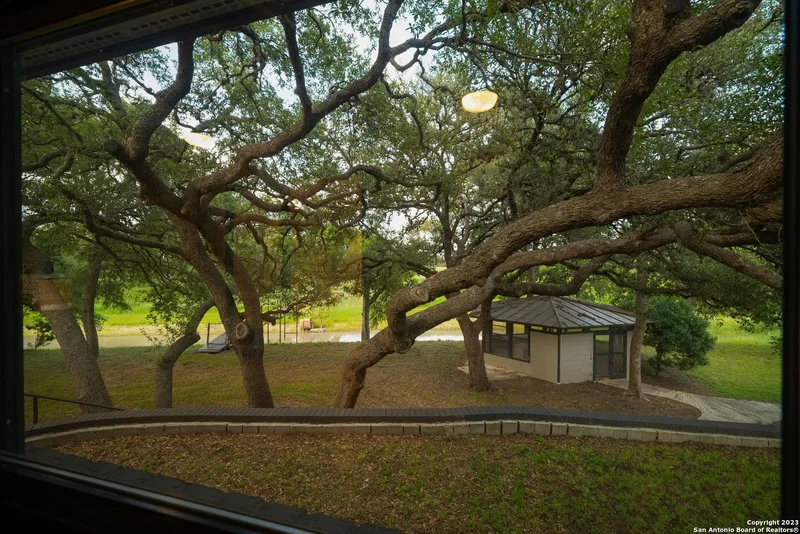 202 County Road 450, Hondo, TX 78861, Hondo, Texas, United States. - Photo 15