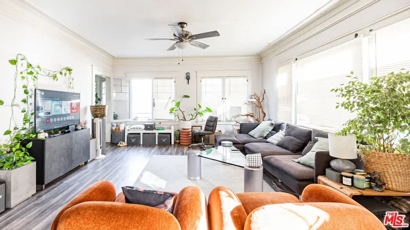 735 Locust Avenue, Signal Hill, California, United States. - Photo 44