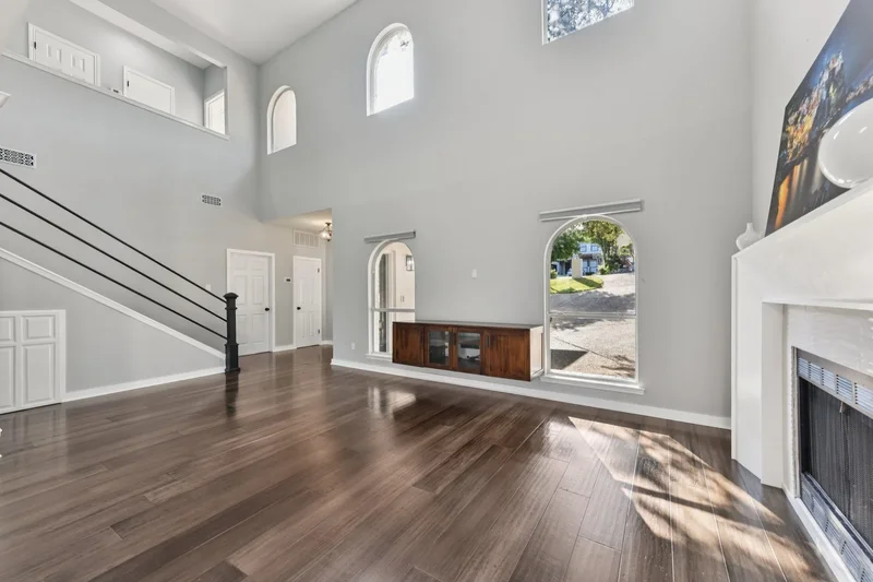 319 Hazeltine DR, The Hills, Texas, United States. - Photo 5