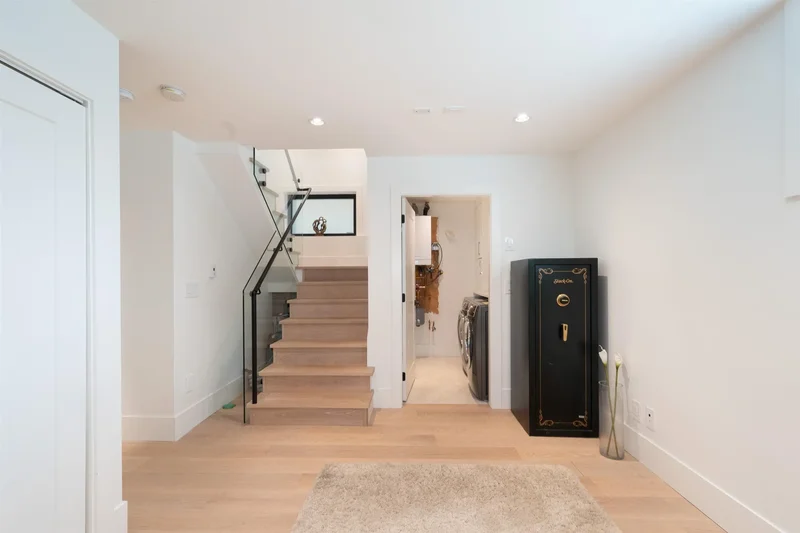 2765 E 27th Avenue, Vancouver, BC V5R 1N4, Vancouver, British Columbia, Canada. - Photo 27