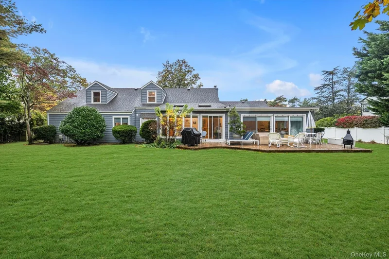 1339 E Boxwood Drive, Hewlett, New York, United States. - Photo 16