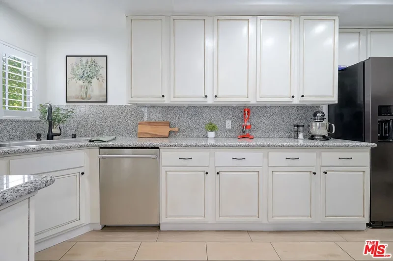 121 S Palm Dr, Beverly Hills, California, United States. - Photo 17