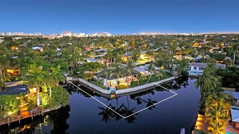4051 NE 16 Avenue, Oakland Park, Florida, United States. - Photo 2
