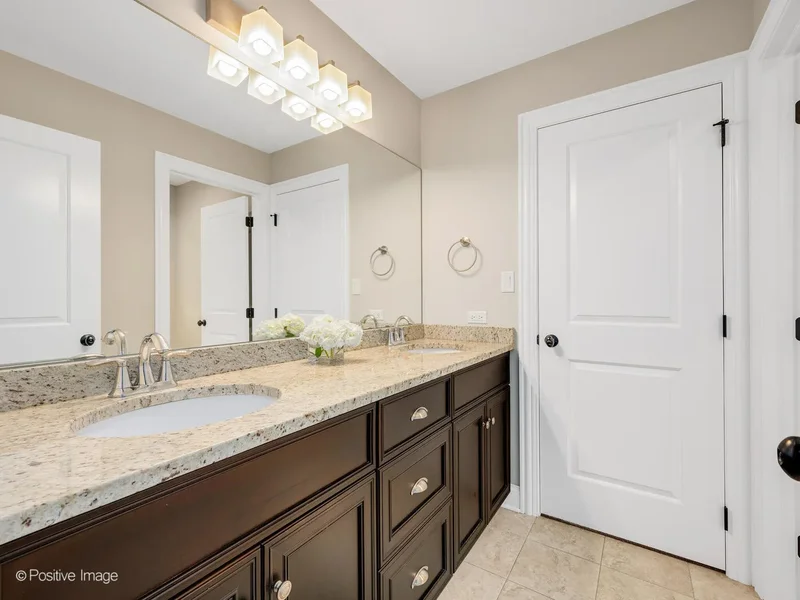 4 Oxford Avenue, Clarendon Hills, Illinois, United States. - Photo 21