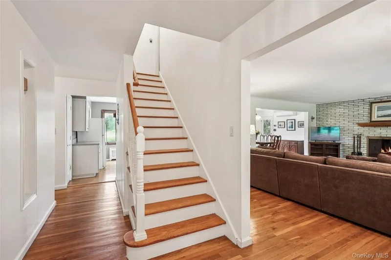 4 Club Court, Huntington, NY, 11743, USA, Halesite, New York, United States. - Photo 2